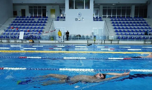 DEÜ Kapılarını Ulusal Yüzücü Emre Sakçı’ya Açtı