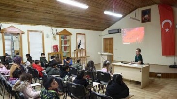 Doğal Hayat Parkı’nda çocuklara hayvan ve tabiat sevgisi aşılanıyor