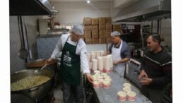 Edremit Belediyesi Aşeviyle Gönülleri Isıtıyor