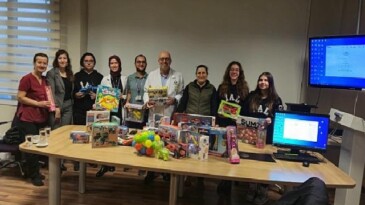 EÜ Tıp Fakültesi Hastanesinde tedavi gören çocuklar için oyuncak bağışı yapıldı