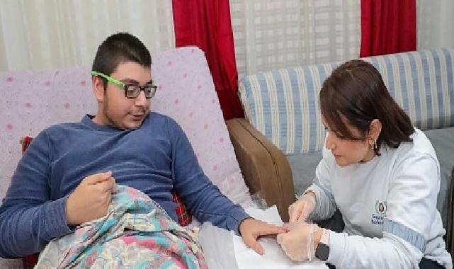 Gaziemir Belediyesi’nden vatandaşların hayatına dokunan hizmet: 1056 şahsa Meskende Kuaför Hizmeti