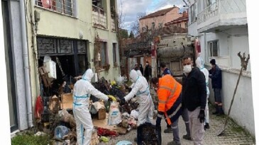 Görükle’de iki katlı çöp mesken temizlendi