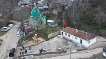 İnegöl Belediyesi’nden İclaliye Mahallesinde Meydan Düzenlemesi