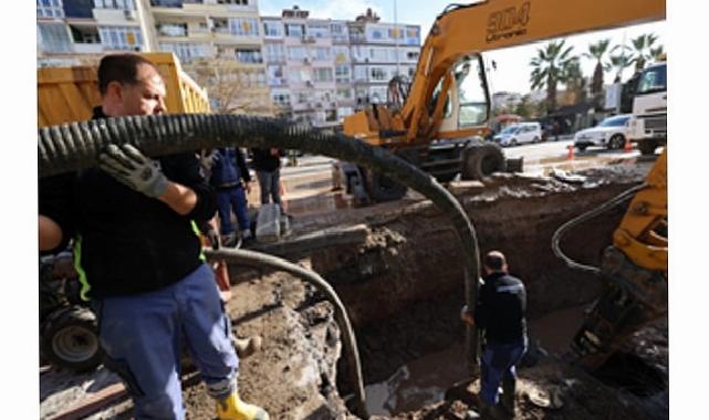 İnönü Caddesi’ndeki ana boru arızasına İZSU’dan süratli müdahale