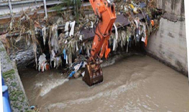 İzmir’de kuvvetli yağış alarmı: 1310 işçi, 342 araç ve 200 pompa ile alanda