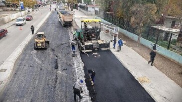İzmir’de ulaşımı rahatlatan asfalt atağı