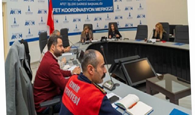 İzmir’de yağış sonrası hasar tespit ve müdahale çalışmaları devam ediyor