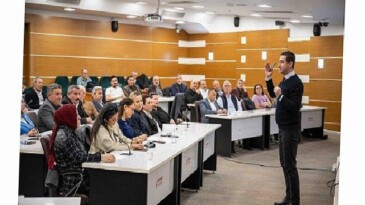 İzmirli muhtarlar Bornova Muhtarlar Akademisi’nde buluştu