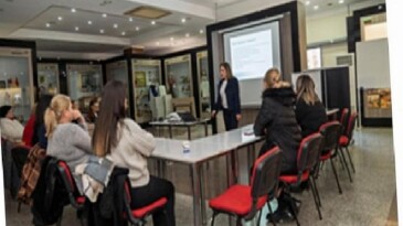 İzmirli yurttaşlar, rahim ağzı kanserine karşı bilinçleniyor