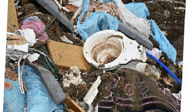 Kaçak dökülen yüzlerce ton atık temizleniyor