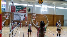 Karşıyaka Belediyesi’nden voleybol turnuvası