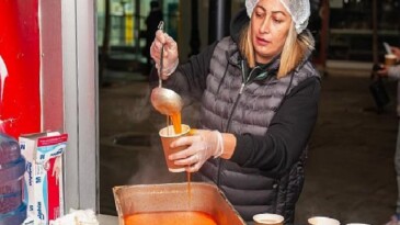 Karşıyaka’da 15 bin bireye sıcak çorba ikramı