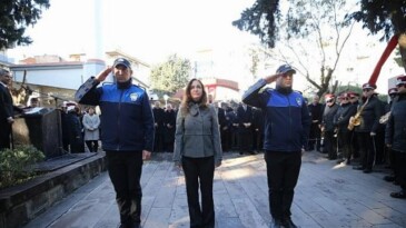 Karşıyakalılar Zübeyde Anne’yi kabri başında andı