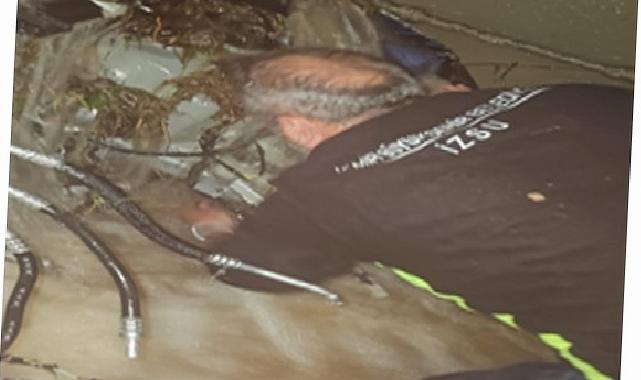 Kemalpaşa Ulucak’ta menfeze giren aracın çıkarılma çalışmaları sürüyor