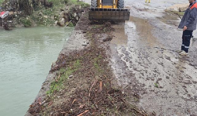 Kemer’de köprüleri tıkayan tomruklar temizlendi