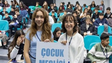 Konak’ın Çocuk Meclisi’nde seçim heyecanı