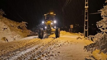Konya Büyükşehir Kar Rahmetinin Günlük Ömrü Etkilememesi İçin 31 İlçede 1.885 İşçi, 790 Araçla Mesaide