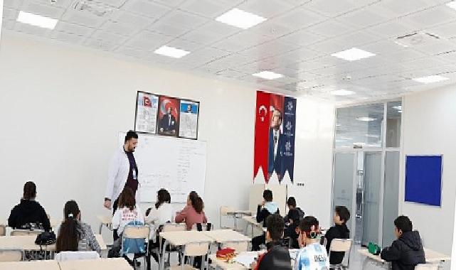 Lider Çerçioğlu’nun Takviyeleriyle Her Yaştan Vatandaş İngilizce Öğreniyor