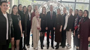 Lider Topaloğlu’ndan kreşe yeni yıl ziyareti