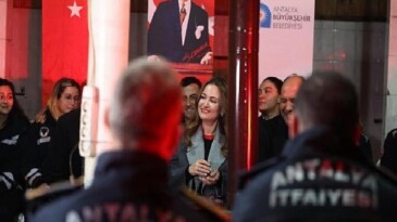 Lider Vekili Büşra Özdemir 2026 yılını itfaiye çalışanı ile karşıladı