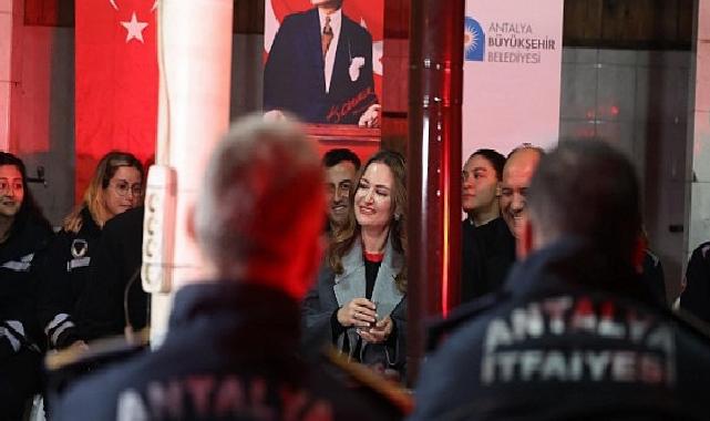 Lider Vekili Büşra Özdemir 2026 yılını itfaiye çalışanı ile karşıladı