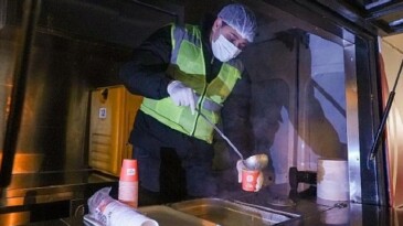 Maltepe Belediyesi’nden vatandaşlara sıcak çorba ikramı