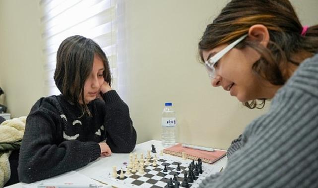 Maltepe’de çocuklara satranç kursu