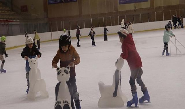 Maltepeli çocuklar tatilin keyfini buz pistinde çıkardı