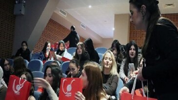 Maltepeli genç kızlara bağımlılık semineri ve hijyen eğitimi
