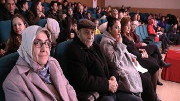 Minik Öğrenciler Keçiören Belediyesi’nde Bilimi Sahneye Taşıdı