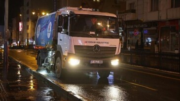 Nevşehir Belediyesi Takımları Atatürk Bulvarı’nda Paklık Yaptı