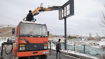 Nevşehir’de Sahipsiz Totem ve Levhalar Kaldırılıyor