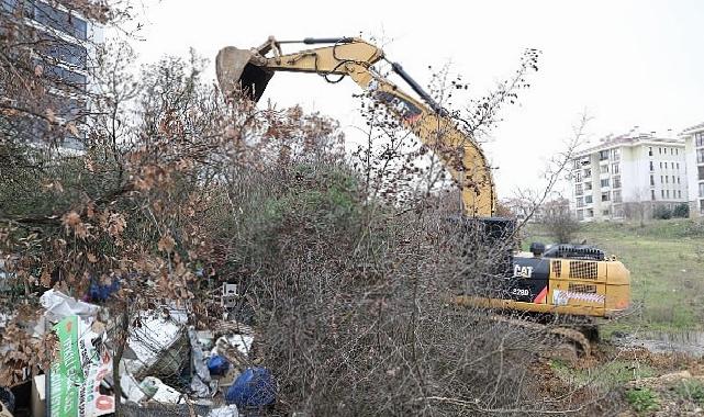 Nilüfer Belediyesi Balkan Mahallesi’nde kaçak barakaları yıktı