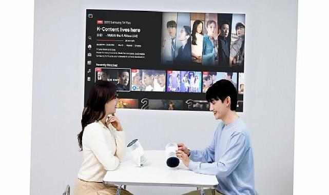 Samsung CES 2026’da daha akıllı yapay zekâ özelliklerle donatılan taşınabilir The Freestyle+ projektörü tanıttı
