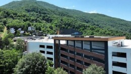 Teleferik Otoparkı hafta sonları gün uzunluğu 50 TL