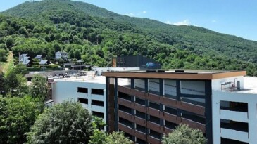 Teleferik Otoparkı hafta sonları gün uzunluğu 50 TL