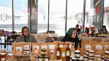 Teşebbüsçü Bayanların El Emeği Osmangazi Meydanı’nda Buluştu