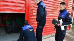 Torbalı Zabıtası’ndan halk sıhhatini tehdit eden marketlere mühür