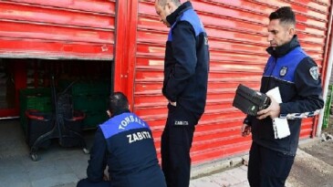 Torbalı Zabıtası’ndan halk sıhhatini tehdit eden marketlere mühür