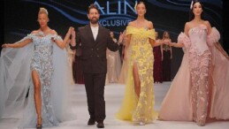 Ünlü modellerden net ileti: ‘Bayrağımız Kırmızı Çizgimizdir’