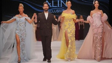 Ünlü modellerden net ileti: ‘Bayrağımız Kırmızı Çizgimizdir’