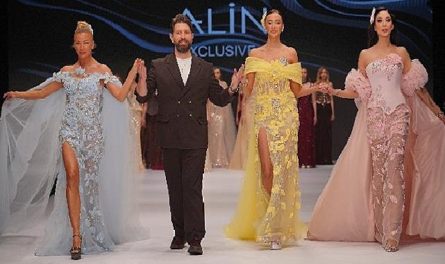 Ünlü modellerden net ileti: ‘Bayrağımız Kırmızı Çizgimizdir’