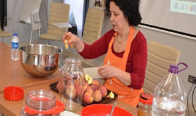 Üretici Pazarında çocuklara tohum, ailelerine sirke üretim atölyesi