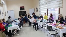 Uygunluk örüyor, çocukların yüreklerini ısıtıyorlar