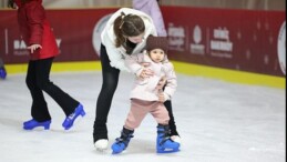 Yarıyıl Tatilinin Gözdesi: Bakırköy Belediyesi Buz Pisti