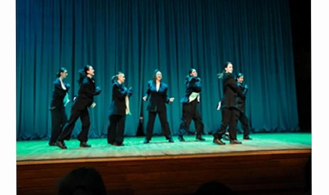 Yasemin Sakallıoğlu, İzmirlileri kahkahaya boğdu