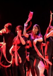 40 yıllık tiyatroculara taş çıkarttılar