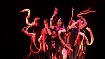 40 yıllık tiyatroculara taş çıkarttılar