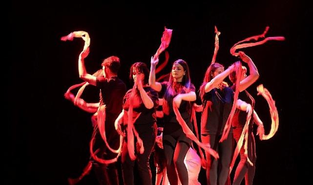 40 yıllık tiyatroculara taş çıkarttılar