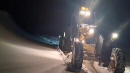 Antalya Büyükşehir Belediyesi grupları yağışın izlerini siliyor